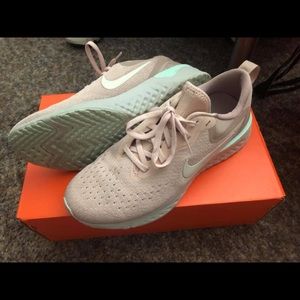 Women’s Nike odyssey react size 8